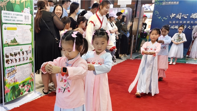 傳統節(jié)日關注傳統文化