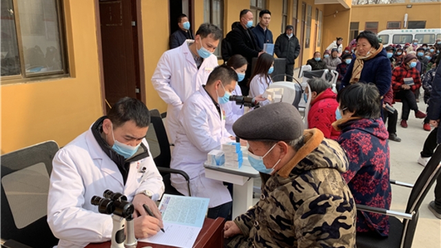 為民服務(wù)暖人心，送醫(yī)下鄉(xiāng)助健康